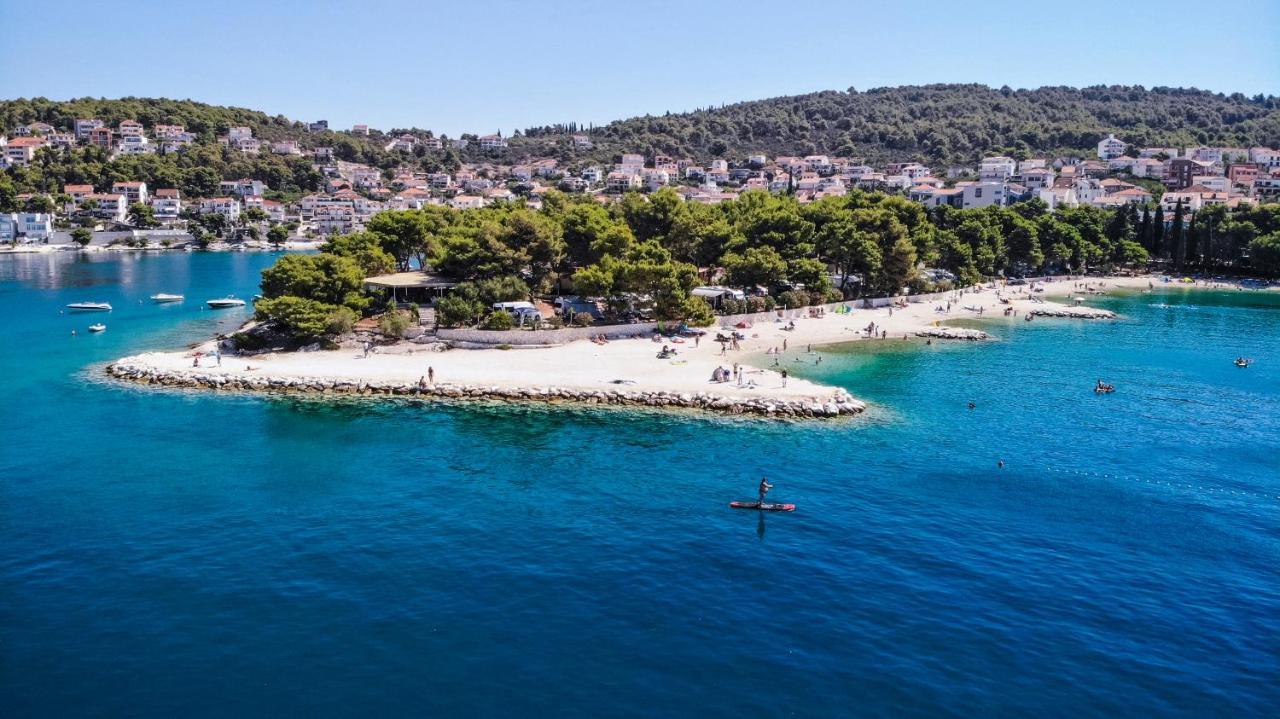 Hotel Kamp Rozac Trogir Exterior foto