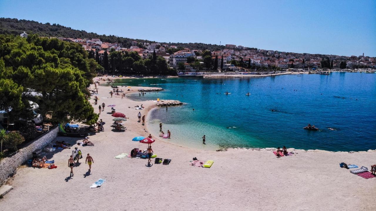 Hotel Kamp Rozac Trogir Exterior foto